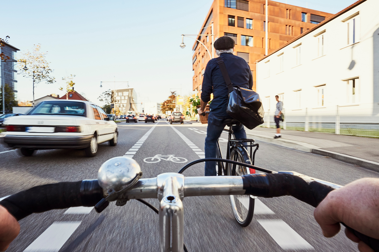 Radfahrer Gefahr Straße Stadt PKW Fußgänger